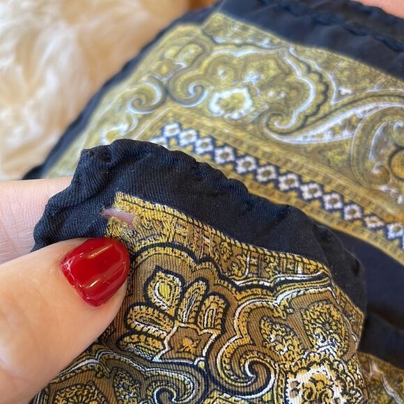 Silk small scarf/pocket square hand rolled edges black and gold - Picture 3 of 9